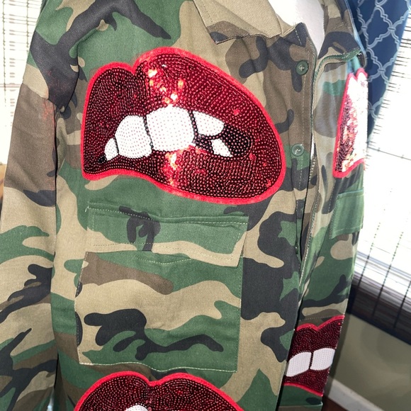 Plus Size Boutique Camo Jacket with sequin lips - Picture 3 of 7